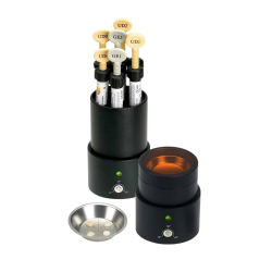 2 prstroje EASE-IT, vpredu s modulom na kompuly/fazety, vzadu s modulom na striekaky